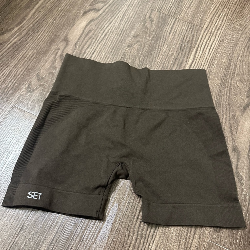 brown set active shorts